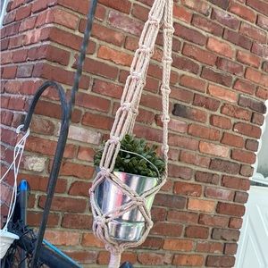 Macrame plant hanger